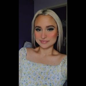 Meet your Posher, Rebeca